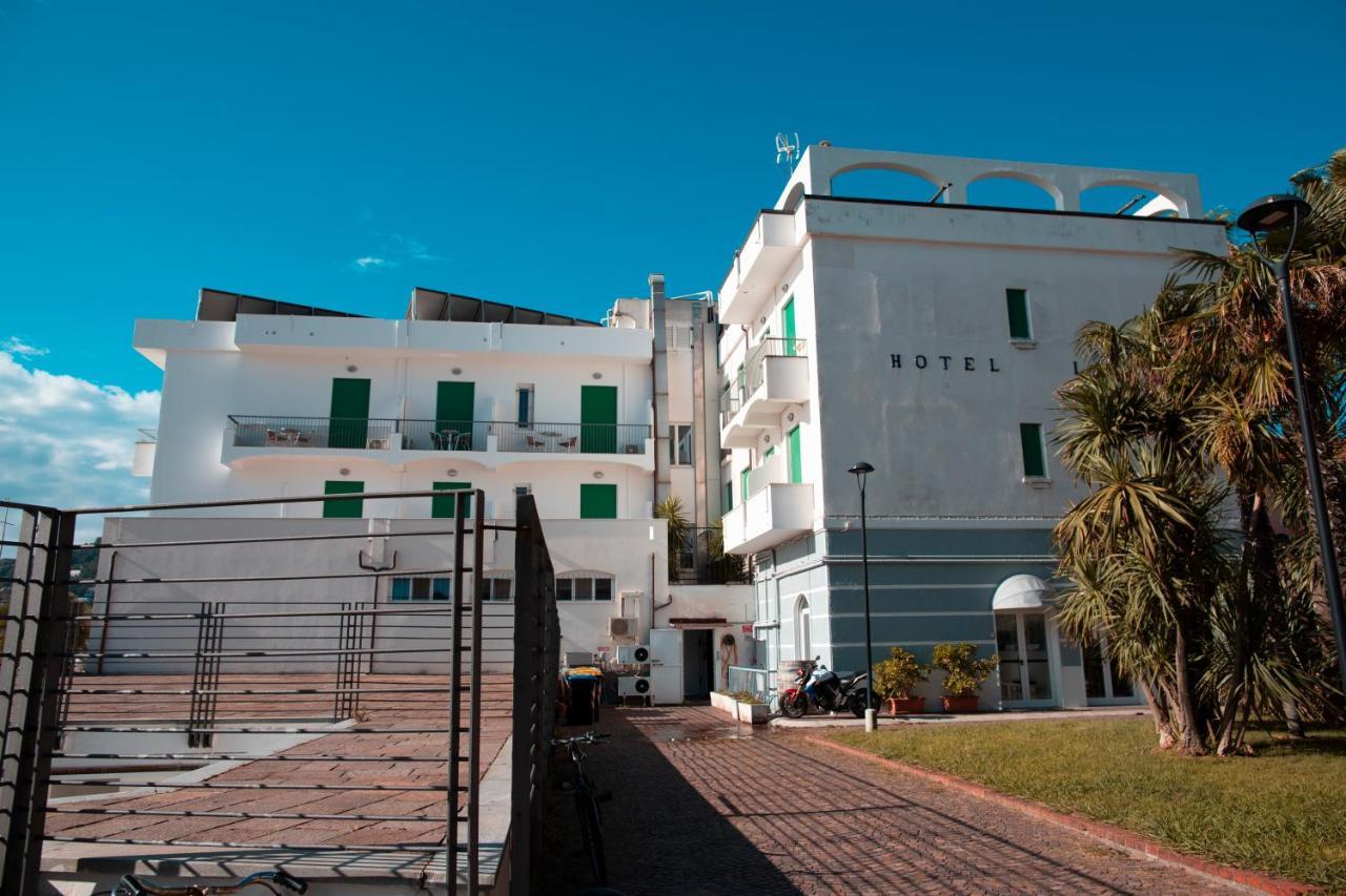 ספוטורנו Hotel Ligure מראה חיצוני תמונה