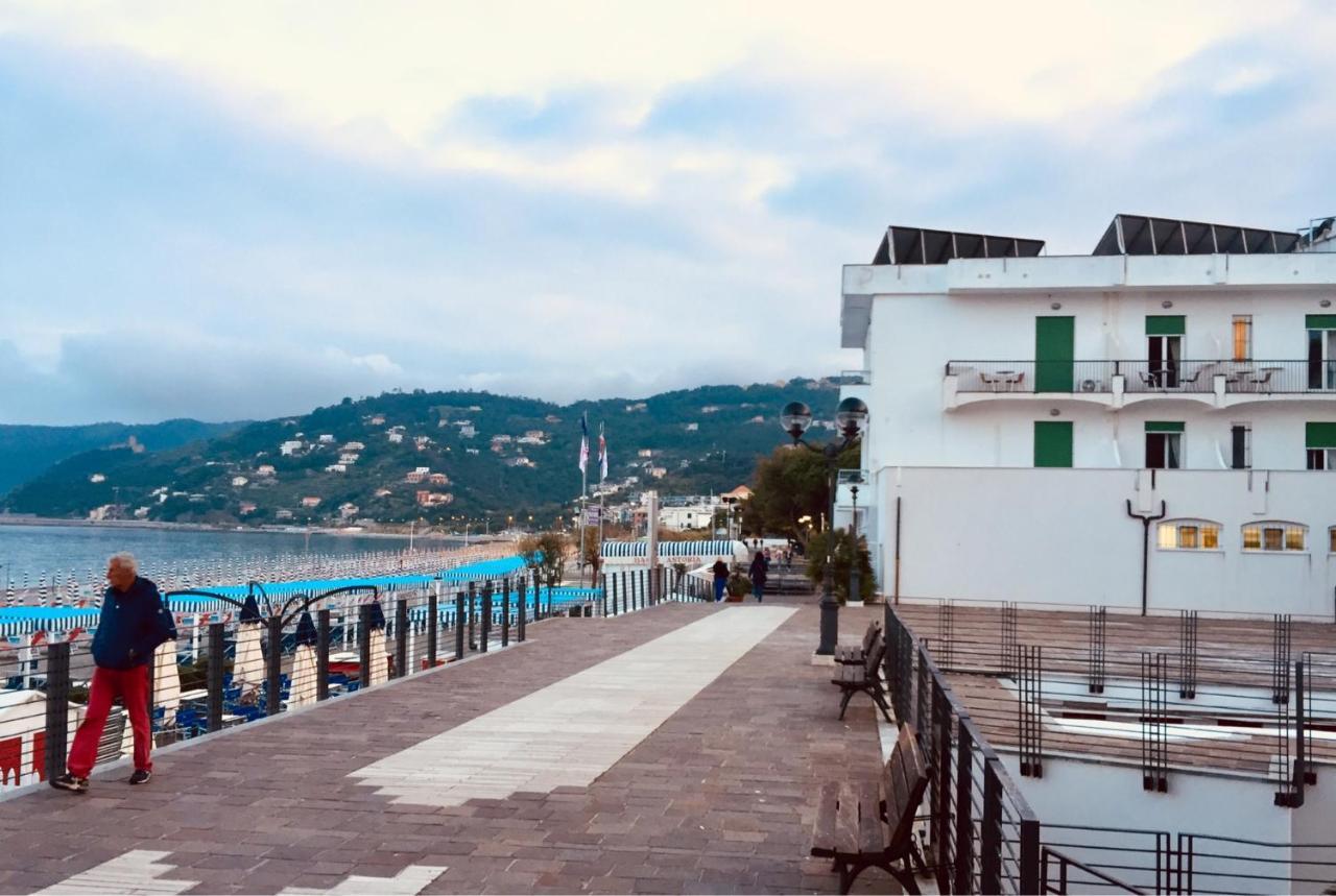 ספוטורנו Hotel Ligure מראה חיצוני תמונה
